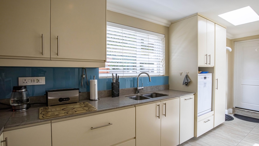 3 Bedroom Property for Sale in Lake Michelle Western Cape